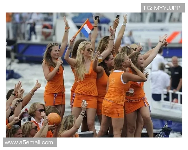 女球迷为足球明星疯狂追逐的热情与梦想交织的故事